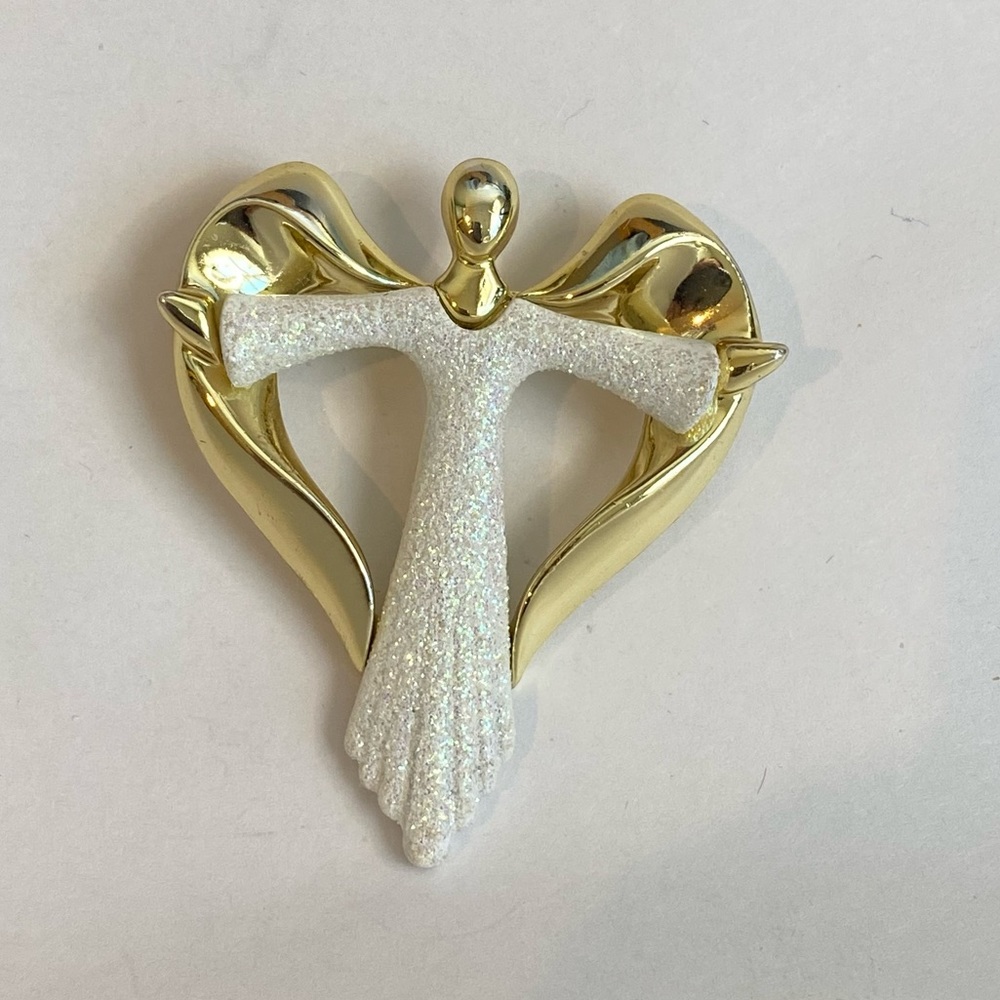 Vintage angelic angel‎ CWC gold toned Brooch